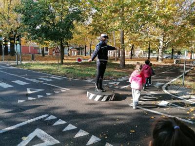 A scuola di legalità con la Polizia Locale dell’Unione del Sorbara  foto 