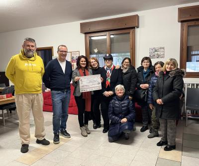 “Diciamo basta con un fiore”, consegnato il ricavato della vendita dei ciclamini foto 